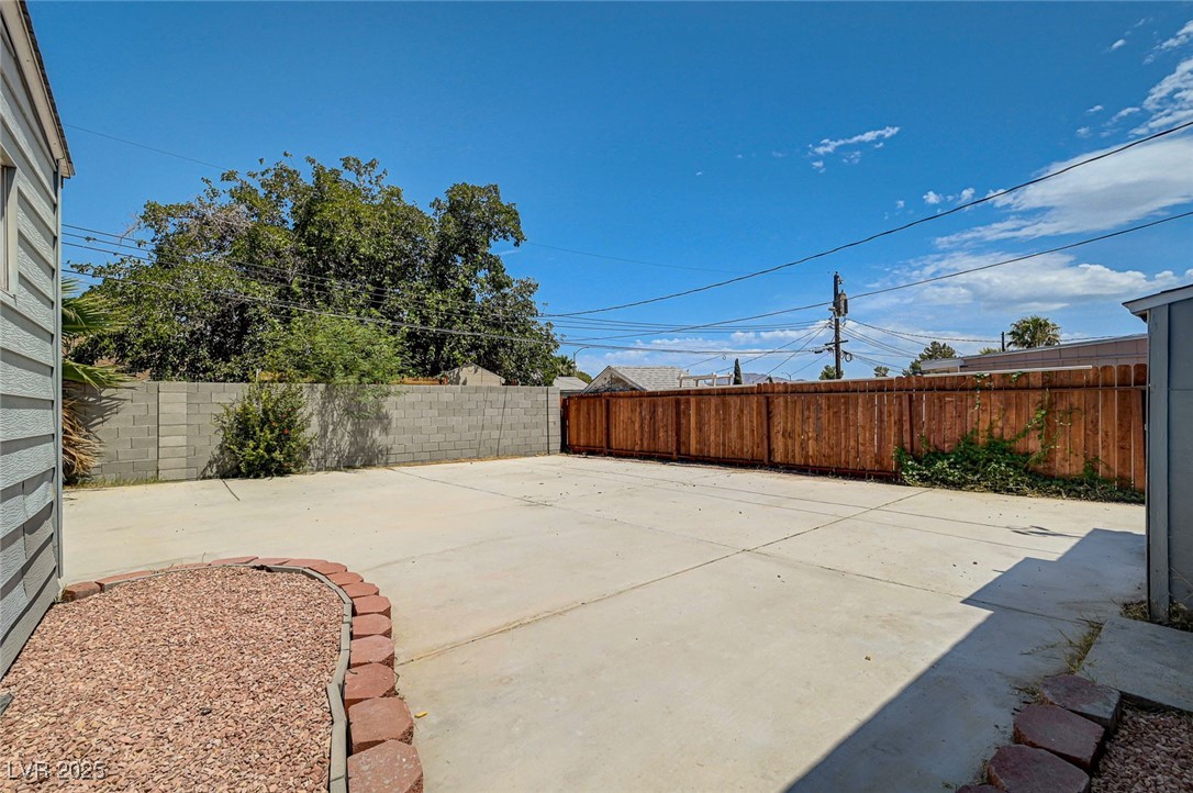 1405 East Bridger Avenue, Unit B Las Vegas, NV 89101 - Photo 10 of 30
