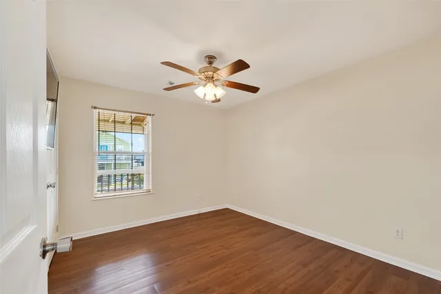 $275,000 | 11 Highland Drive, Bayou Vista, TX 77563