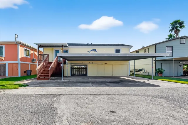 $275,000 | 11 Highland Drive, Bayou Vista, TX 77563