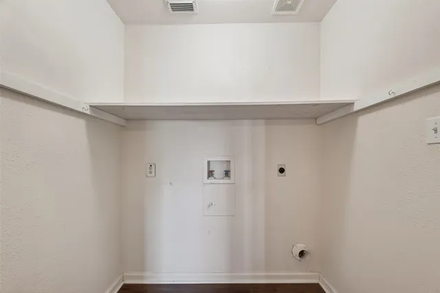 $275,000 | 11 Highland Drive, Bayou Vista, TX 77563