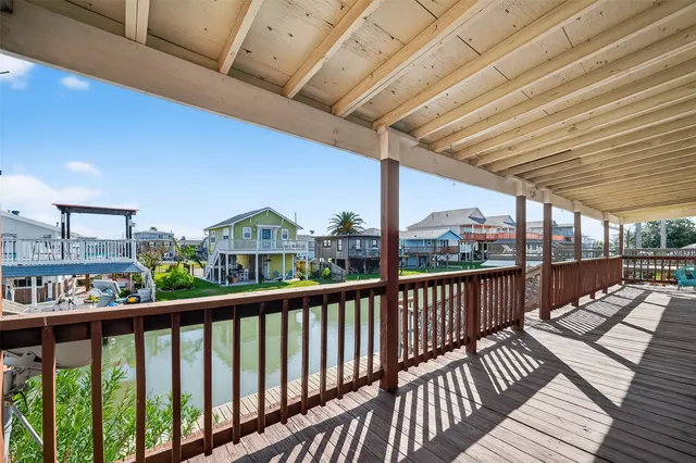 $275,000 | 11 Highland Drive, Bayou Vista, TX 77563