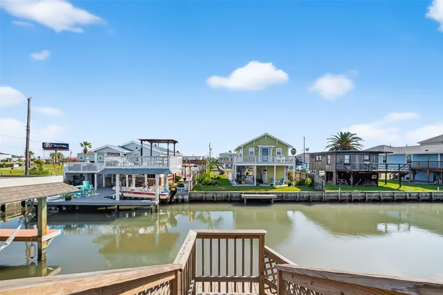 $275,000 | 11 Highland Drive, Bayou Vista, TX 77563