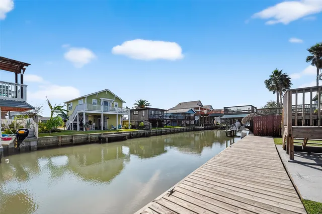 $275,000 | 11 Highland Drive, Bayou Vista, TX 77563