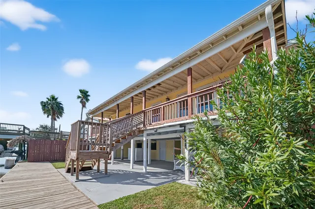 $275,000 | 11 Highland Drive, Bayou Vista, TX 77563