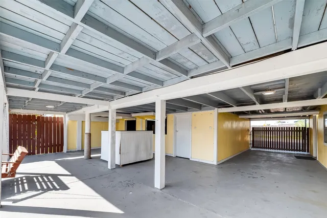 $275,000 | 11 Highland Drive, Bayou Vista, TX 77563