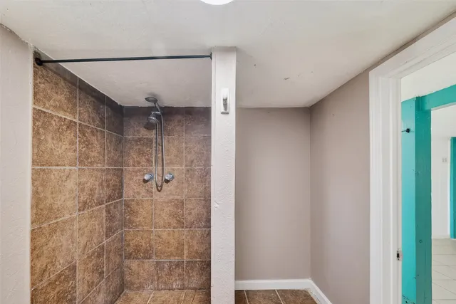 $275,000 | 11 Highland Drive, Bayou Vista, TX 77563