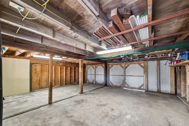 $275,000 | 11 Highland Drive, Bayou Vista, TX 77563