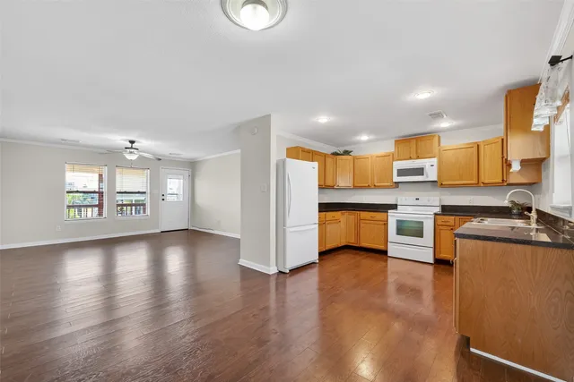 $275,000 | 11 Highland Drive, Bayou Vista, TX 77563