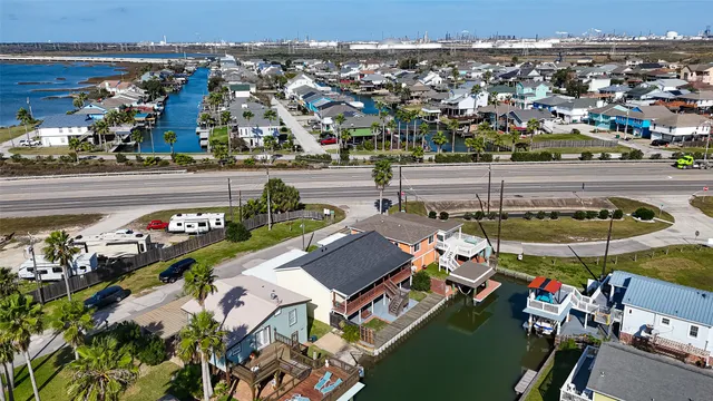 $275,000 | 11 Highland Drive, Bayou Vista, TX 77563