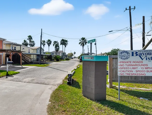 $275,000 | 11 Highland Drive, Bayou Vista, TX 77563