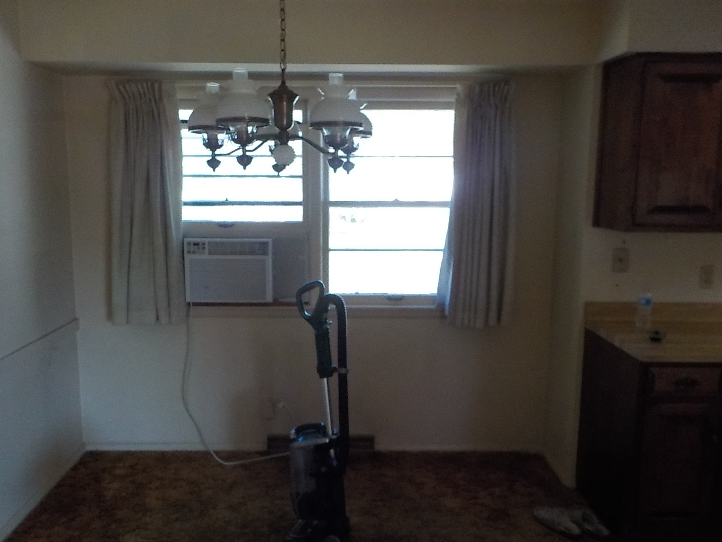 104 Janet Avenue Rochelle, IL 61068 - Photo 6 of 14 a room with a window