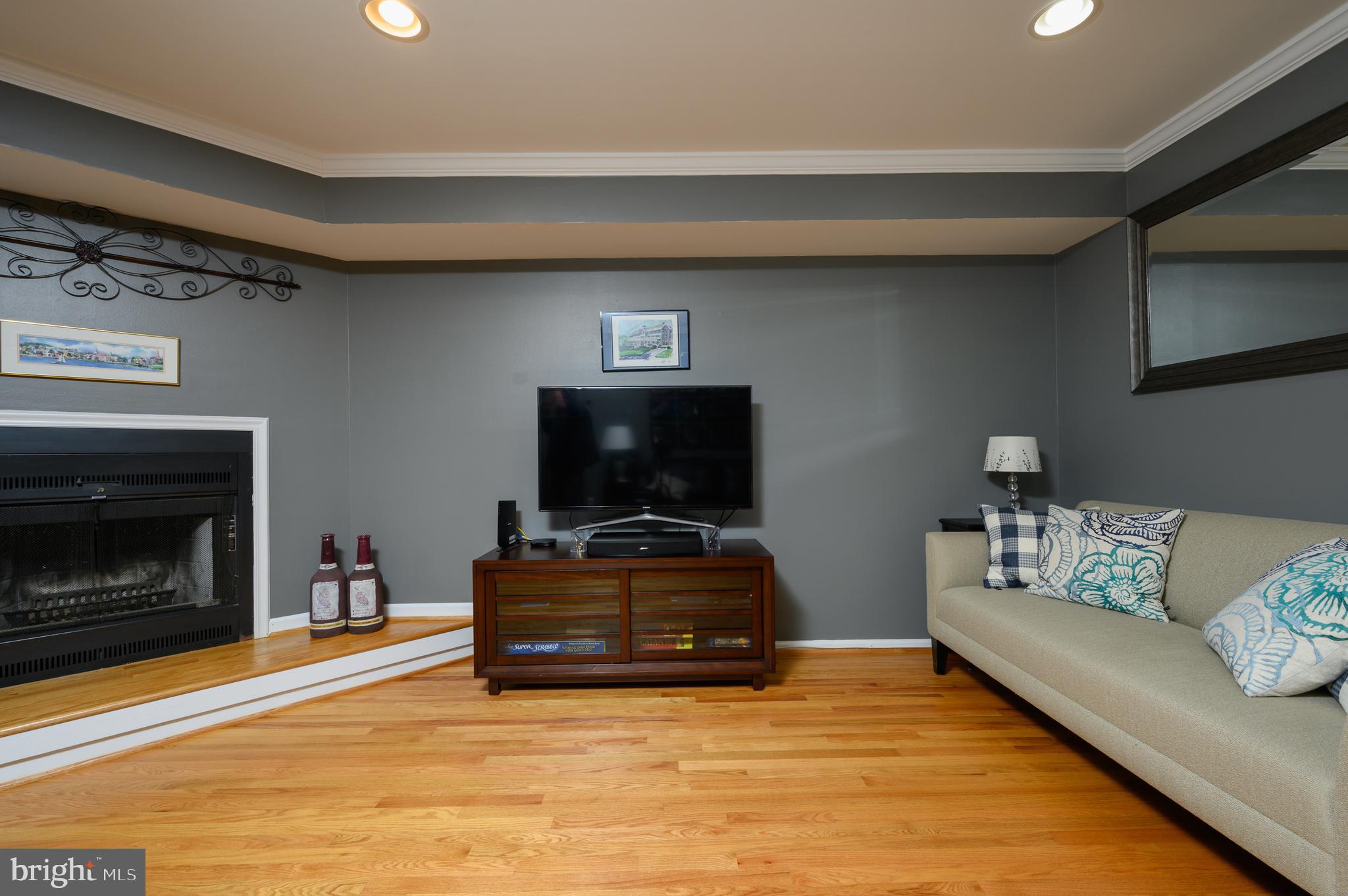 8 Rex Avenue, Unit 5 Philadelphia, PA 19118 - Photo 8 of 27 Living Room