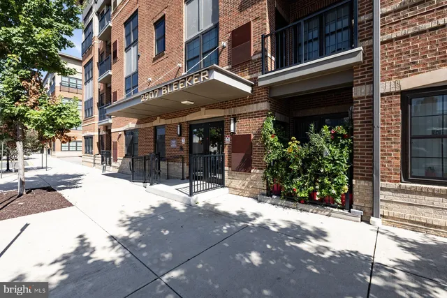 $3,100 | 2907 Bleeker Street, Unit 204, Fairfax, VA 22031