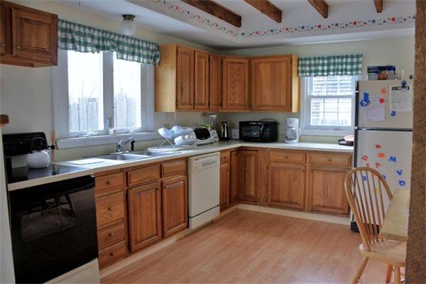304 Oak Neck Road Barnstable, MA 02601 - Photo 4 of 17 Gallery Image 4