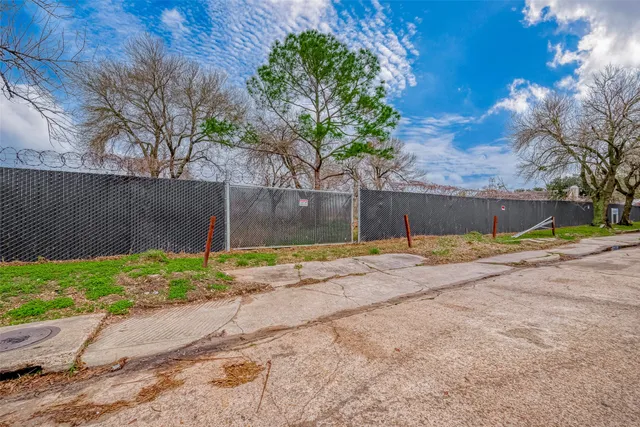 $3,500,000 | 10403 Forum Park Drive, Houston, TX 77036