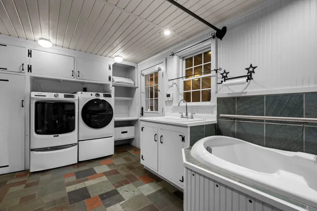 $949,000 | 27 Old State Road, Epping, NH 03042