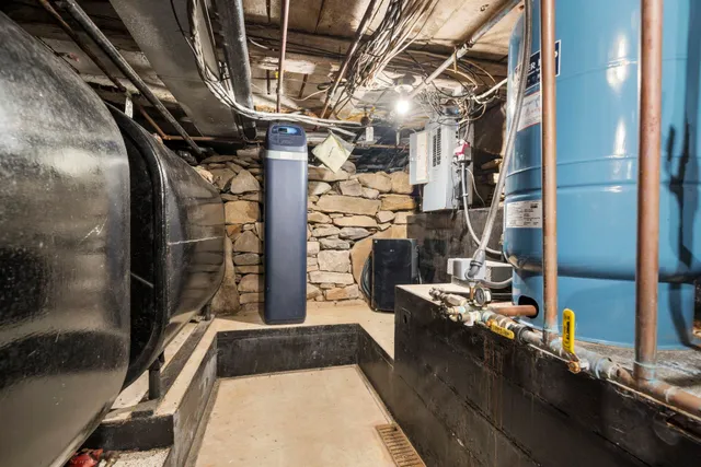 $949,000 | 27 Old State Road, Epping, NH 03042