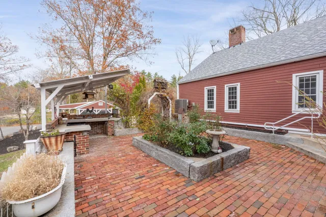 $899,000 | 27 Old State Road, Epping, NH 03042