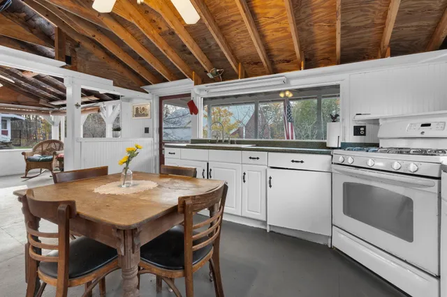 $899,000 | 27 Old State Road, Epping, NH 03042