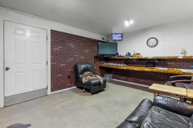 $949,000 | 27 Old State Road, Epping, NH 03042