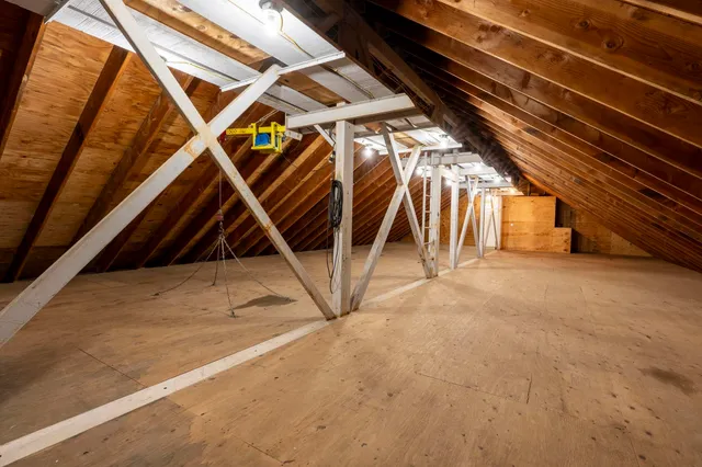 $949,000 | 27 Old State Road, Epping, NH 03042