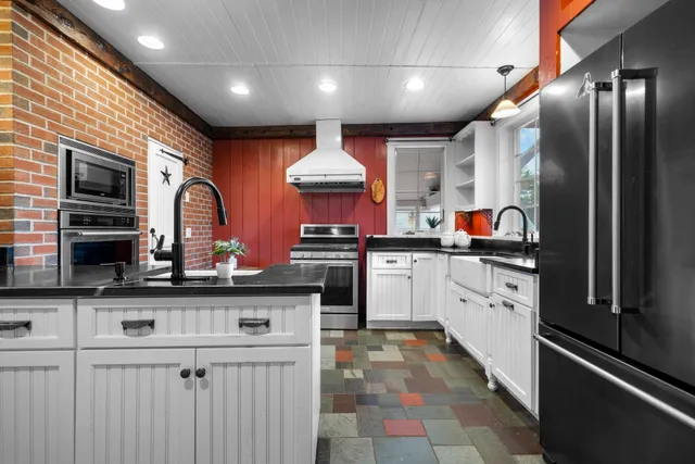 $949,000 | 27 Old State Road, Epping, NH 03042