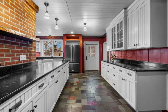 $899,000 | 27 Old State Road, Epping, NH 03042