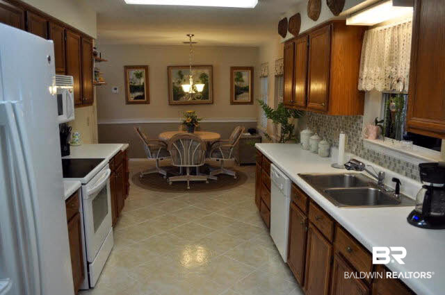 511 West Amanda Avenue Foley, AL 36535 - Photo 9 of 23 Kitchen