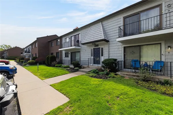 $194,000 | 15 High Gate Trail, Unit 8, Perinton, NY 14450