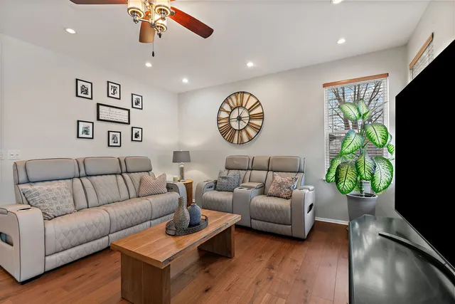 $499,999 | 502 Vernon Drive, Oswego, IL 60543