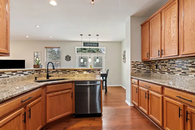 $499,999 | 502 Vernon Drive, Oswego, IL 60543