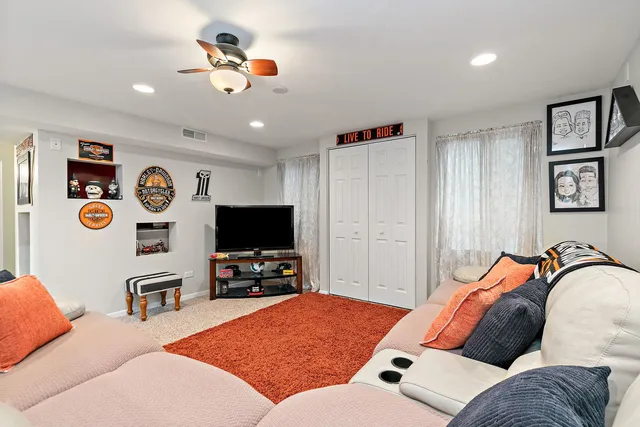 $499,999 | 502 Vernon Drive, Oswego, IL 60543