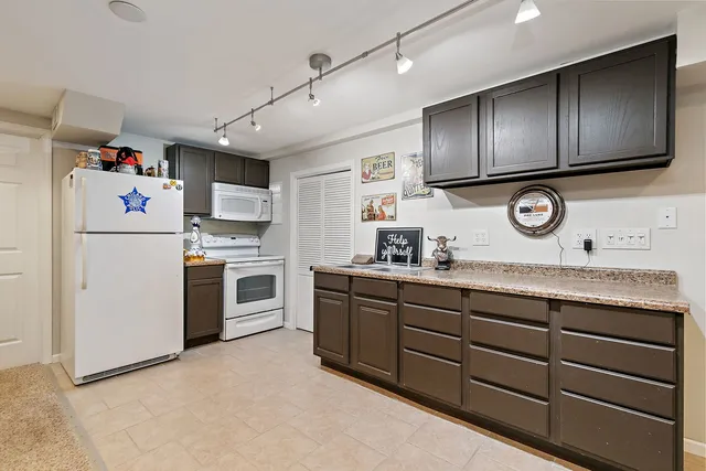 $499,999 | 502 Vernon Drive, Oswego, IL 60543