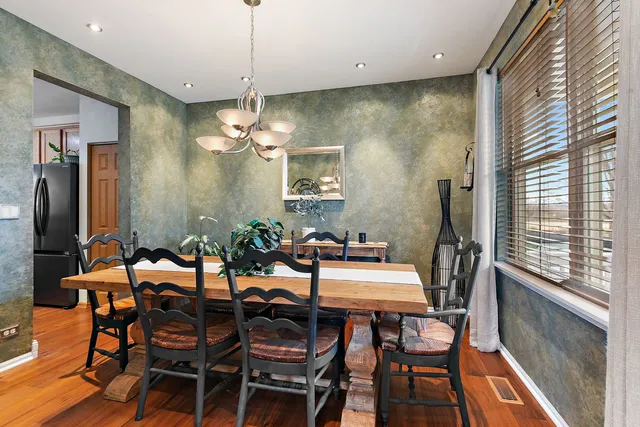 $499,999 | 502 Vernon Drive, Oswego, IL 60543