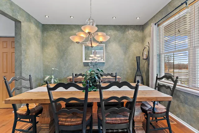 $499,999 | 502 Vernon Drive, Oswego, IL 60543