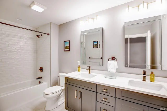 $814,900 | 1253 Echoes Circle, South Bend, IN 46617