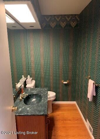 1860 Lynn Lea Road Louisville, KY 40216 - Photo 11 of 38 1st Floor Half Bath by Family Room