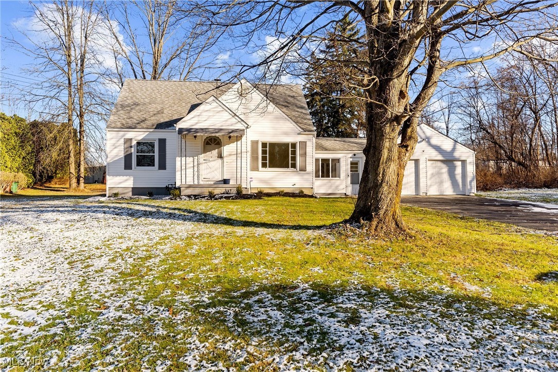 3441 Bell Wick Road Hubbard, OH 44425 - Photo 2 of 22 Bungalow-style house featuring an outbuilding, a front yard, and a garage
