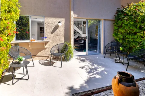 $469,000 | 250 East Via Escuela, Unit G, Palm Springs, CA 92262