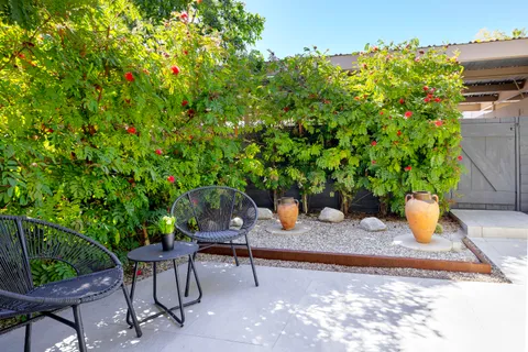 $469,000 | 250 East Via Escuela, Unit G, Palm Springs, CA 92262