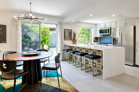 $469,000 | 250 East Via Escuela, Unit G, Palm Springs, CA 92262