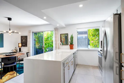 $469,000 | 250 East Via Escuela, Unit G, Palm Springs, CA 92262