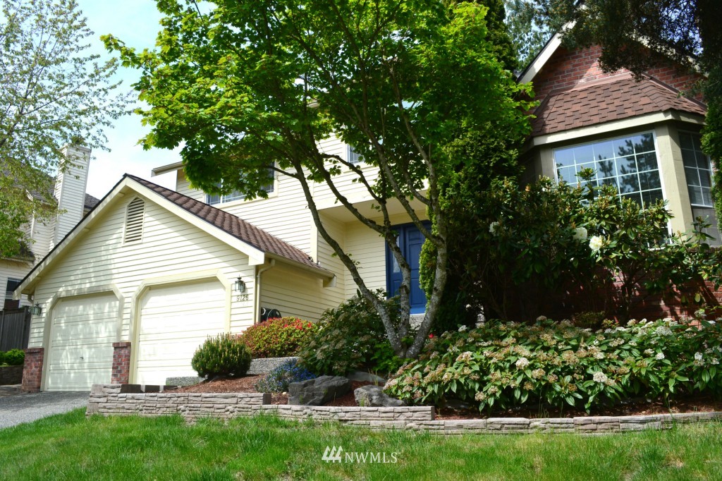 9126 Northeast 151st Street Bothell, WA 98011 - Photo 2 of 24 Gallery Image 2