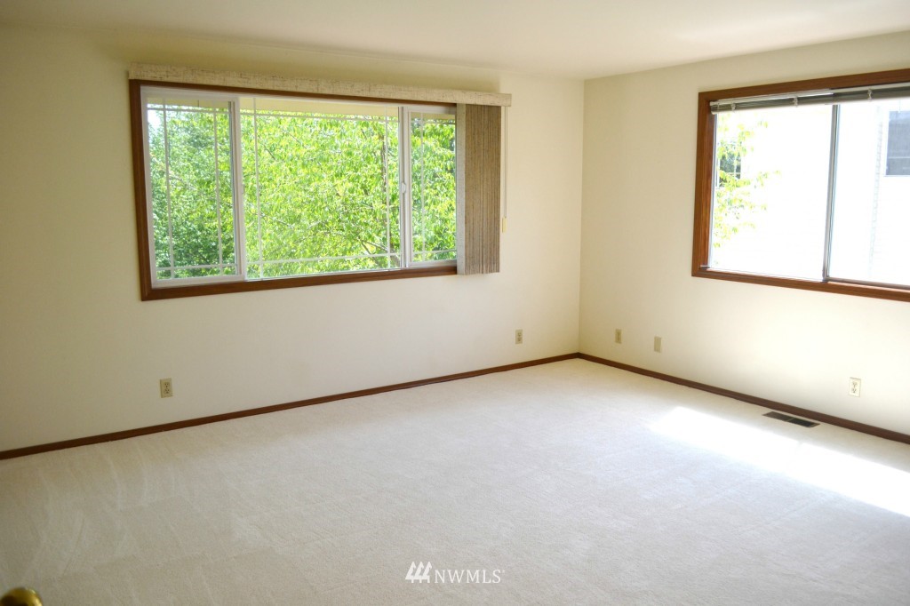 9126 Northeast 151st Street Bothell, WA 98011 - Photo 12 of 24 Gallery Image 12