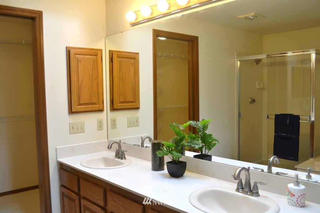 9126 Northeast 151st Street Bothell, WA 98011 - Photo 14 of 24 Gallery Image 14
