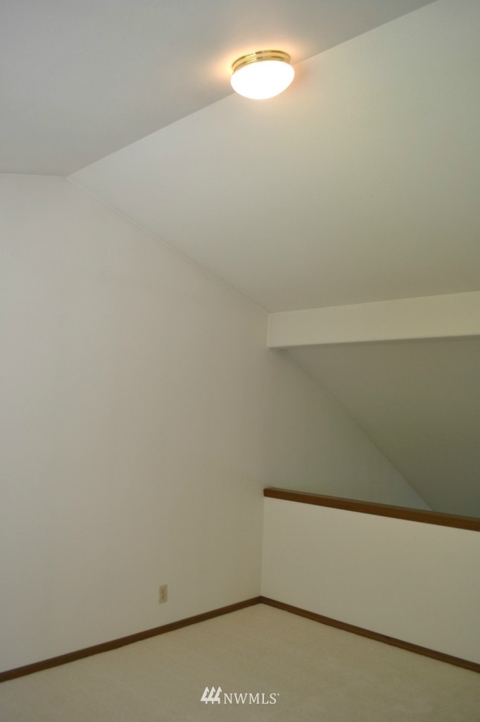 9126 Northeast 151st Street Bothell, WA 98011 - Photo 17 of 24 Gallery Image 17