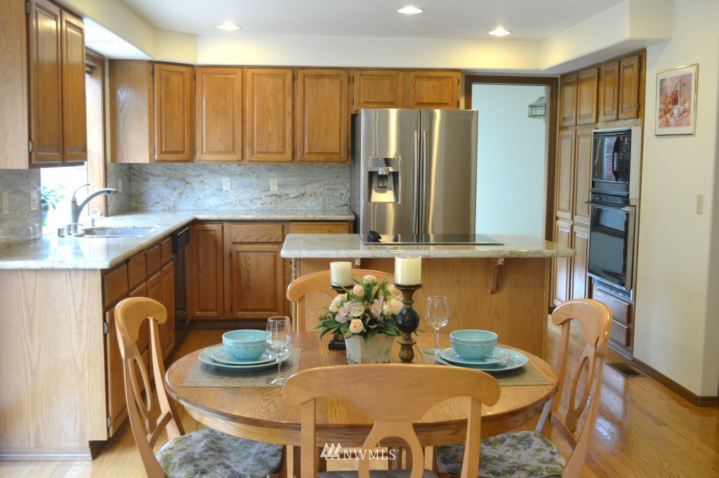 9126 Northeast 151st Street Bothell, WA 98011 - Photo 4 of 24 Gallery Image 4