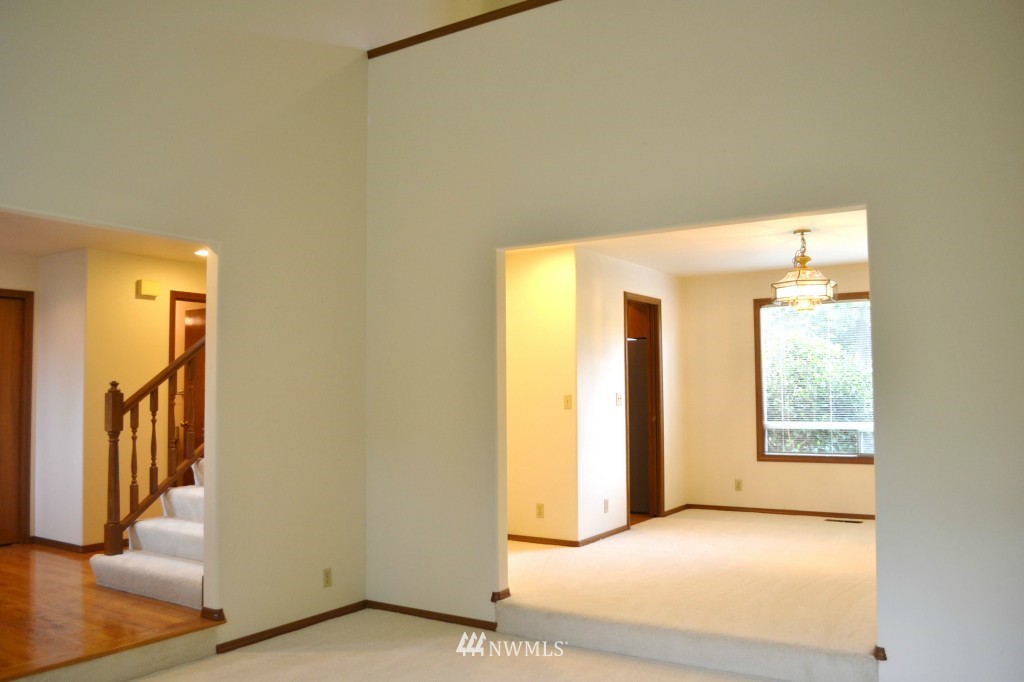 9126 Northeast 151st Street Bothell, WA 98011 - Photo 8 of 24 Gallery Image 8