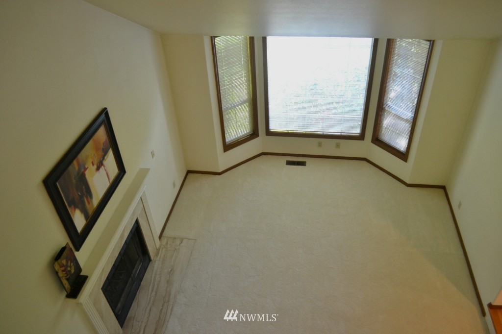 9126 Northeast 151st Street Bothell, WA 98011 - Photo 9 of 24 Gallery Image 9