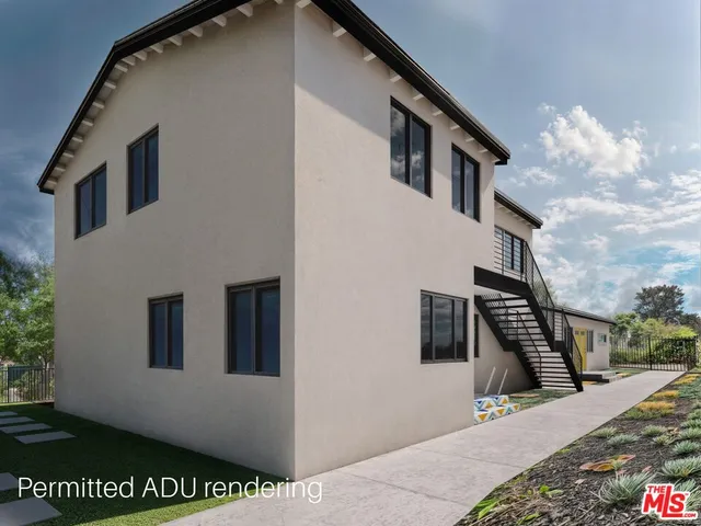 a view of an entryway of the house